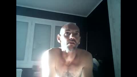 Snapshot of montmasse chatting on 05-26-26, 06:15 montmasse online show from 05-26-26, 06:15