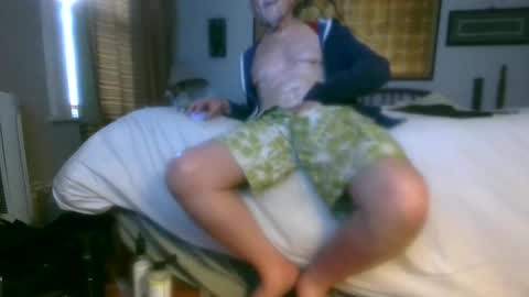 Snapshot of montrealpig chatting on 07-17-26, 09:08 pervy guy online show from 07-17-26, 09:08