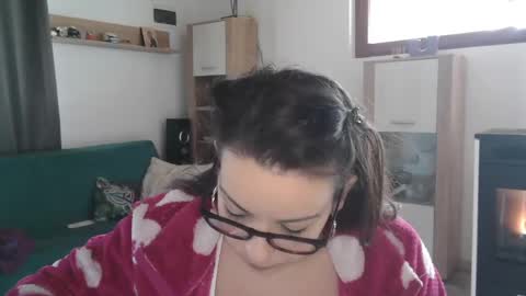 Snapshot of montserrat123 chatting on 02-06-25, 10:37 Monse online show from 02-06-25, 10:37