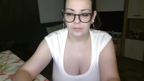 Snapshot of montserrat123 chatting on 02-06-25, 07:40 Monse online show from 02-06-25, 07:40