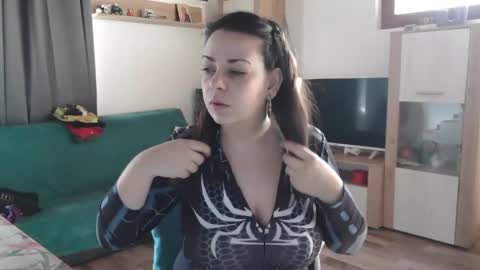 Snapshot of montserrat123 chatting on 02-11-25, 07:54 Monse online show from 02-11-25, 07:54