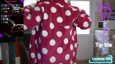 Snapshot of montserrat123 chatting on 02-28-25, 07:58 Monse online show from 02-28-25, 07:58
