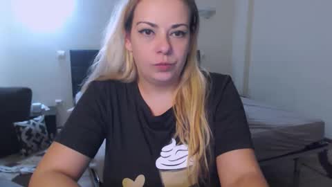 Snapshot of montserrat123 chatting on 09-26-25, 08:24 Monse online show from 09-26-25, 08:24