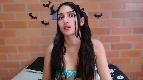 Luisa online show from 10-25-25, 02:24