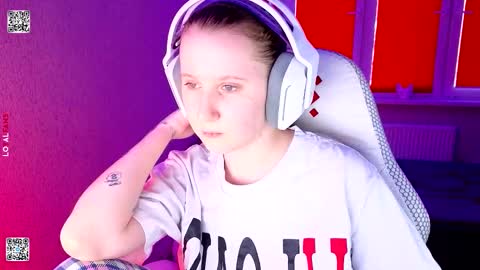 Lola online show from 03-27-26, 03:12