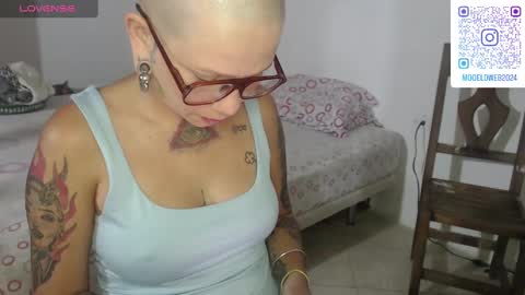 Snapshot of moon_cat85 chatting on 01-19-25, 10:39 Luna online show from 01-19-25, 10:39