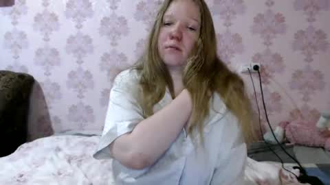Snapshot of moon_linght000 chatting on 06-14-26, 03:03 moon_linght000 online show from 06-14-26, 03:03