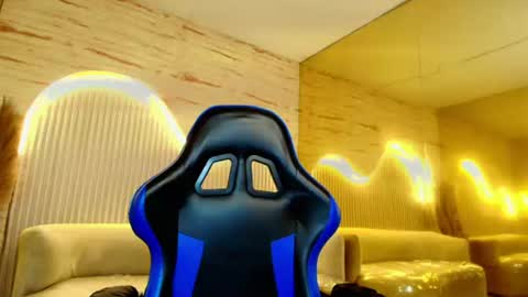 Moon online show from 06-17-26, 01:23