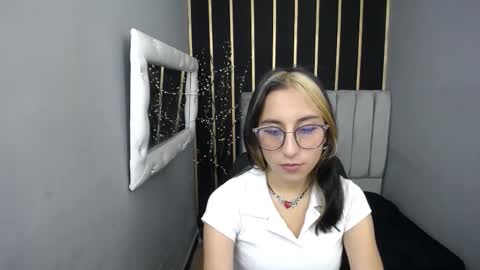 Snapshot of moon_shut chatting on 03-04-26, 12:22 MOON SHUT online show from 03-04-26, 12:22