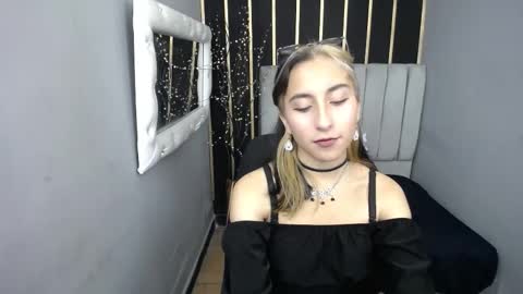 Snapshot of moon_shut chatting on 03-05-26, 12:23 MOON SHUT online show from 03-05-26, 12:23