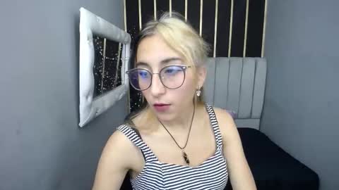 Snapshot of moon_shut chatting on 03-06-26, 12:01 MOON SHUT online show from 03-06-26, 12:01