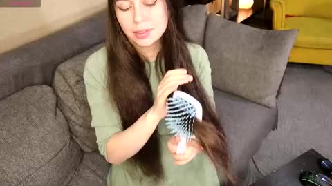 Snapshot of moon_sonata chatting on 11-21-25, 10:52 Kate Moon online show from 11-21-25, 10:52