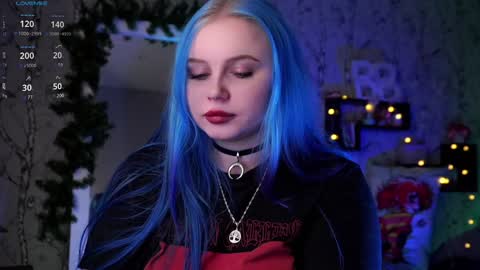 Snapshot of moon_valkyriie chatting on 12-28-24, 10:47 Emilia online show from 12-28-24, 10:47