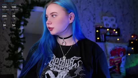 Snapshot of moon_valkyriie chatting on 01-20-25, 10:07 Emilia online show from 01-20-25, 10:07