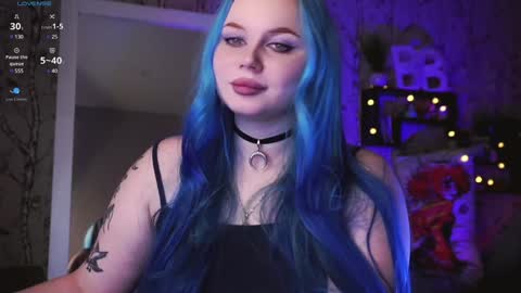 Snapshot of moon_valkyriie chatting on 02-03-25, 12:14 Emilia online show from 02-03-25, 12:14