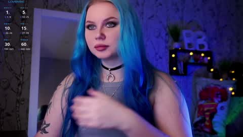 Snapshot of moon_valkyriie chatting on 02-08-25, 01:00 Emilia online show from 02-08-25, 01:00