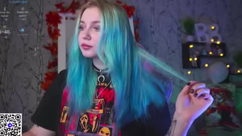 Snapshot of moon_valkyriie chatting on 09-12-25, 09:09 Emilia online show from 09-12-25, 09:09