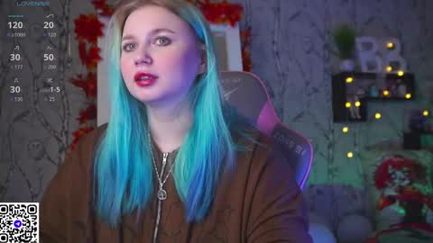 Snapshot of moon_valkyriie chatting on 09-15-25, 09:31 Emilia online show from 09-15-25, 09:31