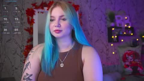 Snapshot of moon_valkyriie chatting on 09-19-25, 08:49 Emilia online show from 09-19-25, 08:49