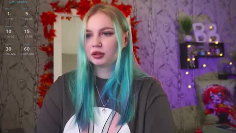 Snapshot of moon_valkyriie chatting on 09-29-25, 09:03 Emilia online show from 09-29-25, 09:03