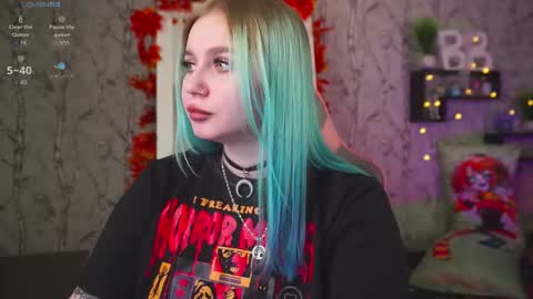 Snapshot of moon_valkyriie chatting on 09-30-25, 08:19 Emilia online show from 09-30-25, 08:19