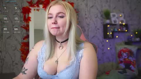 Snapshot of moon_valkyriie chatting on 10-07-25, 08:55 Emilia online show from 10-07-25, 08:55