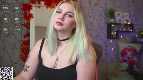 Snapshot of moon_valkyriie chatting on 10-13-25, 09:31 Emilia online show from 10-13-25, 09:31