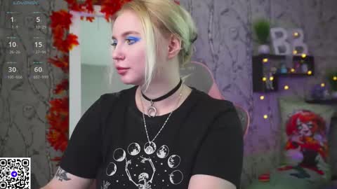 Snapshot of moon_valkyriie chatting on 10-24-25, 09:06 Emilia online show from 10-24-25, 09:06