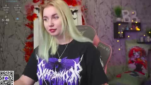 Snapshot of moon_valkyriie chatting on 10-26-25, 09:04 Emilia online show from 10-26-25, 09:04