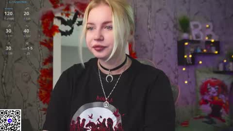 Snapshot of moon_valkyriie chatting on 10-30-25, 11:33 Emilia online show from 10-30-25, 11:33