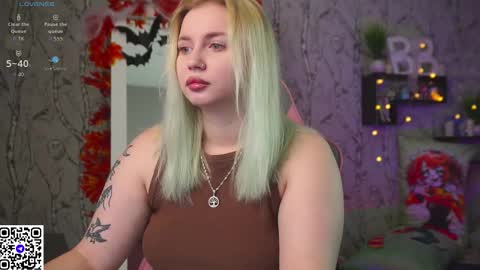 Snapshot of moon_valkyriie chatting on 11-01-25, 08:05 Emilia online show from 11-01-25, 08:05