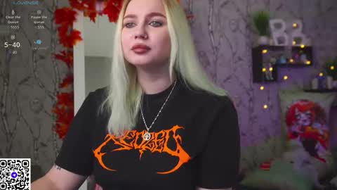 Snapshot of moon_valkyriie chatting on 11-11-25, 08:47 Emilia online show from 11-11-25, 08:47