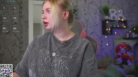 Snapshot of moon_valkyriie chatting on 11-19-25, 09:53 Emilia online show from 11-19-25, 09:53