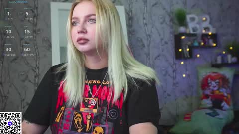 Snapshot of moon_valkyriie chatting on 12-16-25, 09:03 Emilia online show from 12-16-25, 09:03