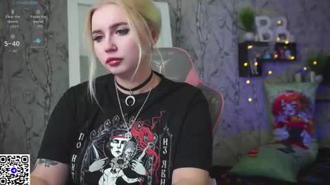 Snapshot of moon_valkyriie chatting on 12-23-25, 10:46 Emilia online show from 12-23-25, 10:46