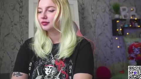 Snapshot of moon_valkyriie chatting on 01-06-26, 09:02 Emilia online show from 01-06-26, 09:02