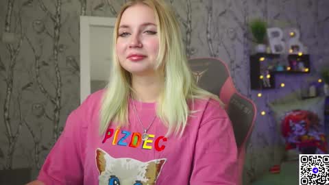 Snapshot of moon_valkyriie chatting on 02-05-26, 08:08 Emilia online show from 02-05-26, 08:08