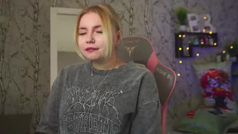 Snapshot of moon_valkyriie chatting on 02-27-26, 09:53 Emilia online show from 02-27-26, 09:53