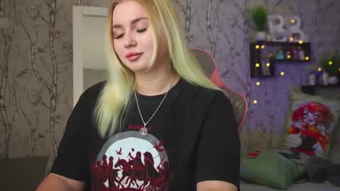 Snapshot of moon_valkyriie chatting on 03-01-26, 09:00 Emilia online show from 03-01-26, 09:00