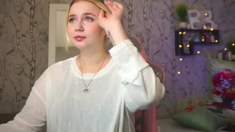 Snapshot of moon_valkyriie chatting on 03-03-26, 09:15 Emilia online show from 03-03-26, 09:15