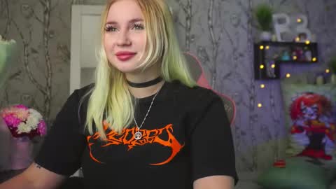 Snapshot of moon_valkyriie chatting on 03-05-26, 09:27 Emilia online show from 03-05-26, 09:27