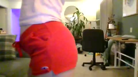moonbutterfly94 online show from 05-18-26, 07:47