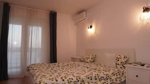 Anna online show from 10-22-25, 04:57