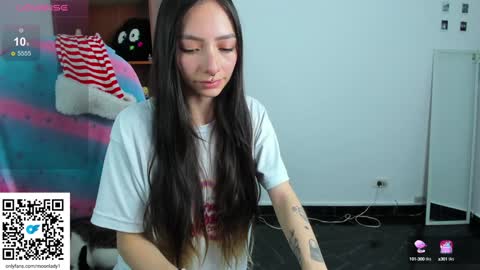 Snapshot of moonlady_ chatting on 12-18-24, 10:35 MOON  online show from 12-18-24, 10:35