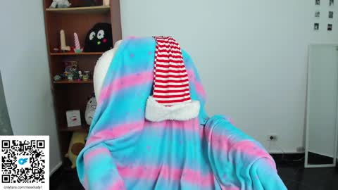 Snapshot of moonlady_ chatting on 12-21-24, 08:32 MOON  online show from 12-21-24, 08:32