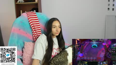 Snapshot of moonlady_ chatting on 12-21-24, 11:34 MOON  online show from 12-21-24, 11:34