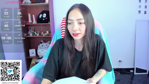 Snapshot of moonlady_ chatting on 12-26-24, 10:52 MOON  online show from 12-26-24, 10:52