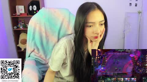 Snapshot of moonlady_ chatting on 01-17-25, 11:07 MOON  online show from 01-17-25, 11:07