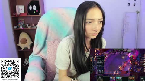 Snapshot of moonlady_ chatting on 01-18-25, 05:20 MOON  online show from 01-18-25, 05:20