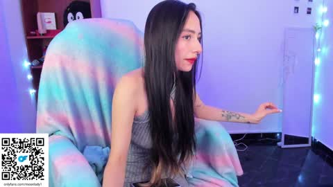 Snapshot of moonlady_ chatting on 01-19-25, 02:47 MOON  online show from 01-19-25, 02:47